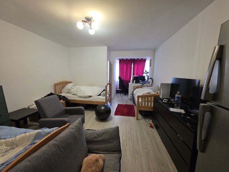 Dristor, chiar la gura de metrou, 10 minute mall Park Lake si parc IOR