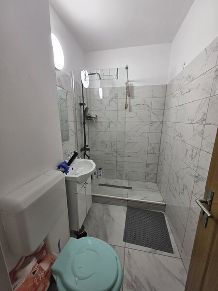 Dristor, chiar la gura de metrou, 10 minute mall Park Lake si parc IOR