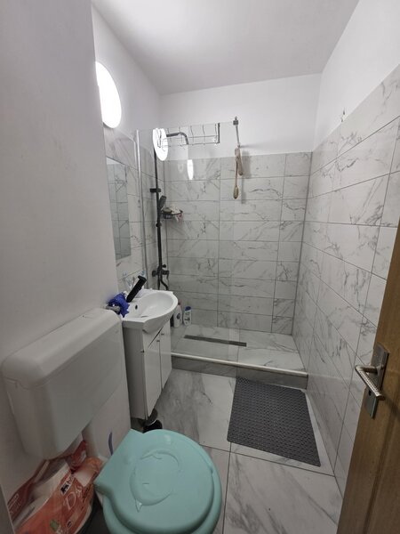 Dristor, chiar la gura de metrou, 10 minute mall Park Lake si parc IOR